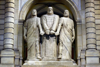 Bild der Statue "Die drei Eidgenossen" in Bern